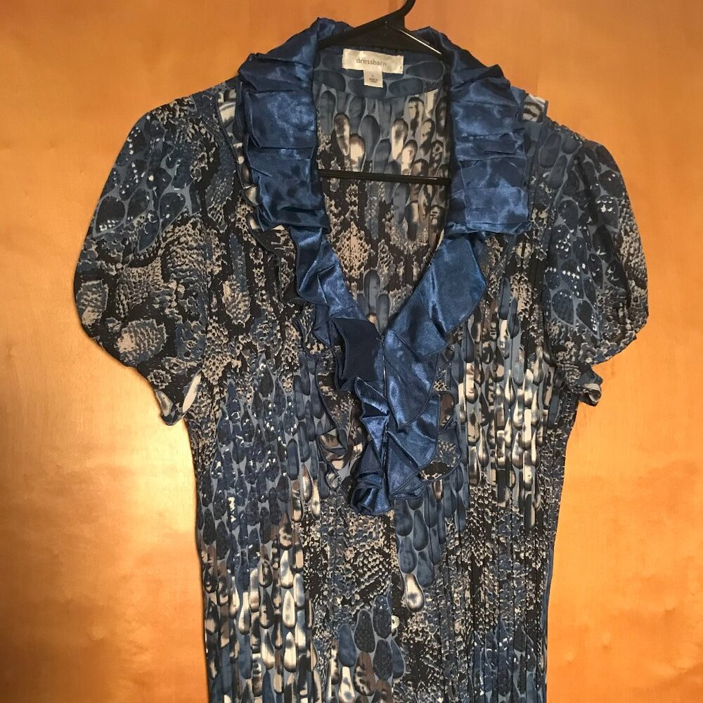Women’s short sleeve accordion pleated blouse – multicolor blue, black and cream